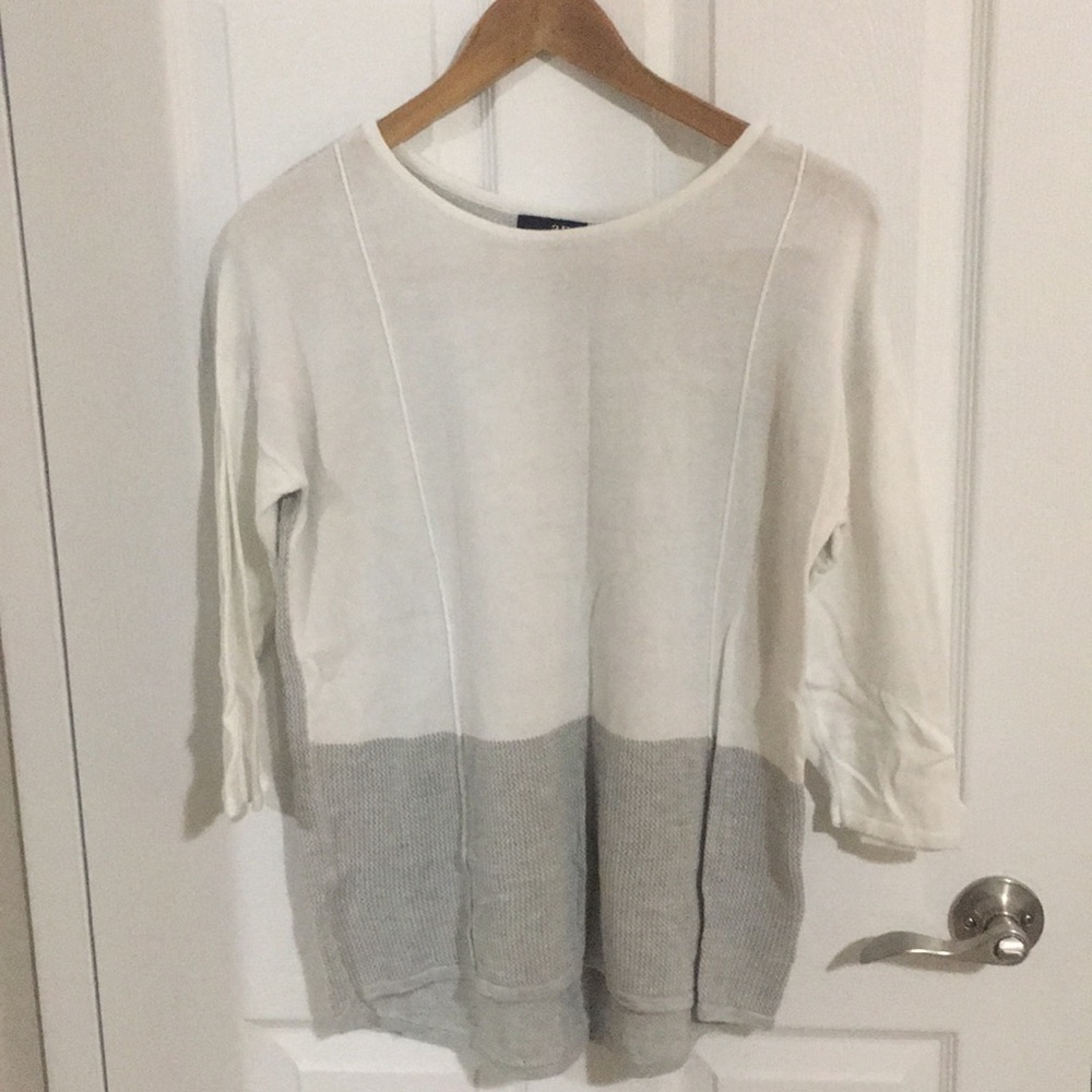 Grey/white color block sweater